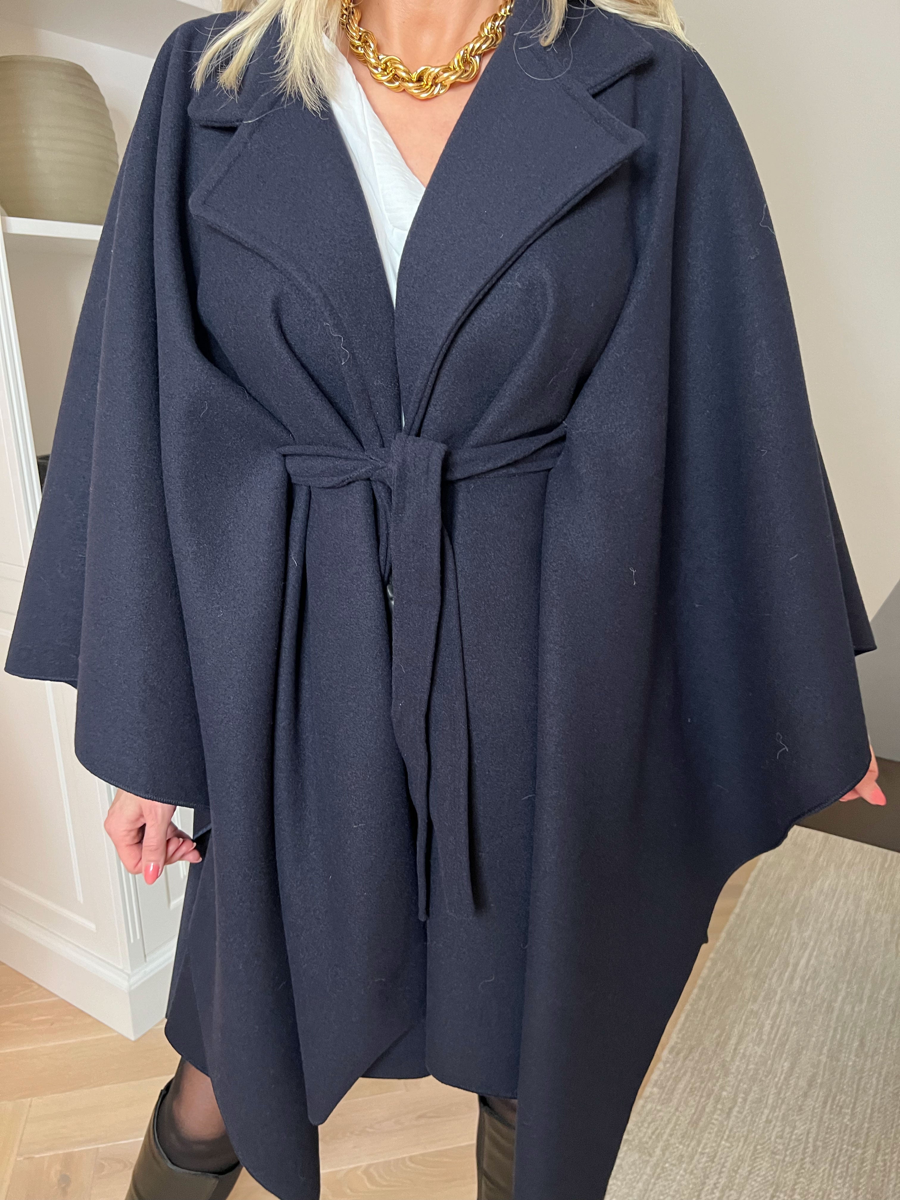 Zanna - Klassisk åben frakke med bælte i taljen